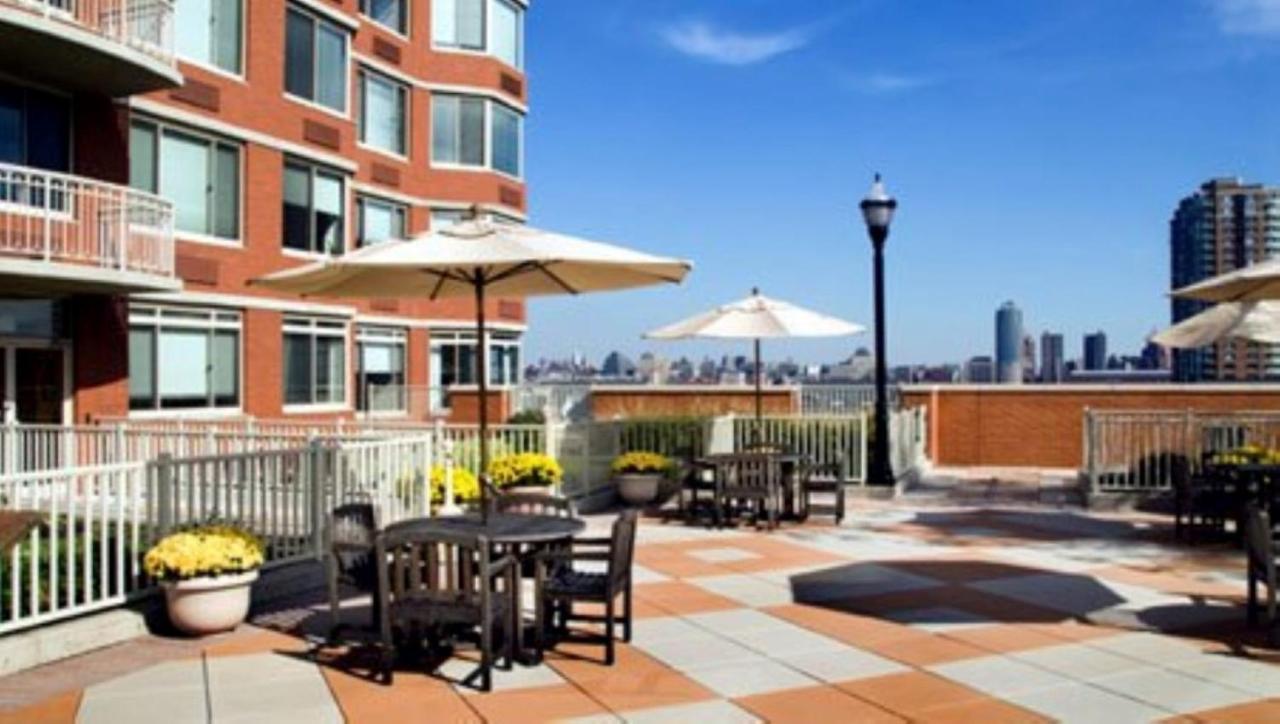 Bluebird Suites Near Newport Centre Τζέρσεϊ Εξωτερικό φωτογραφία